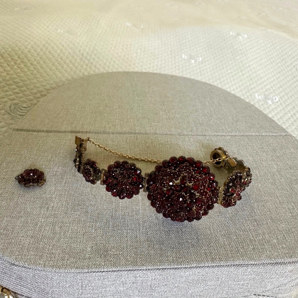 Victorian Antique Bohemian Garnet Flower Bracelet with clasp - RARE